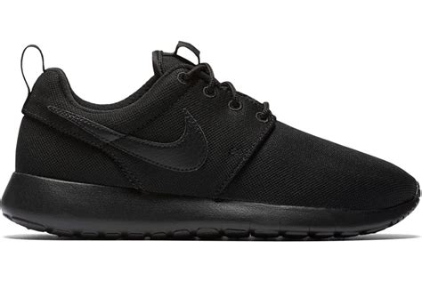 Roshe one black stockx